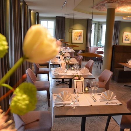 Castell Hotel & Restaurant Leinsweiler Buitenkant foto