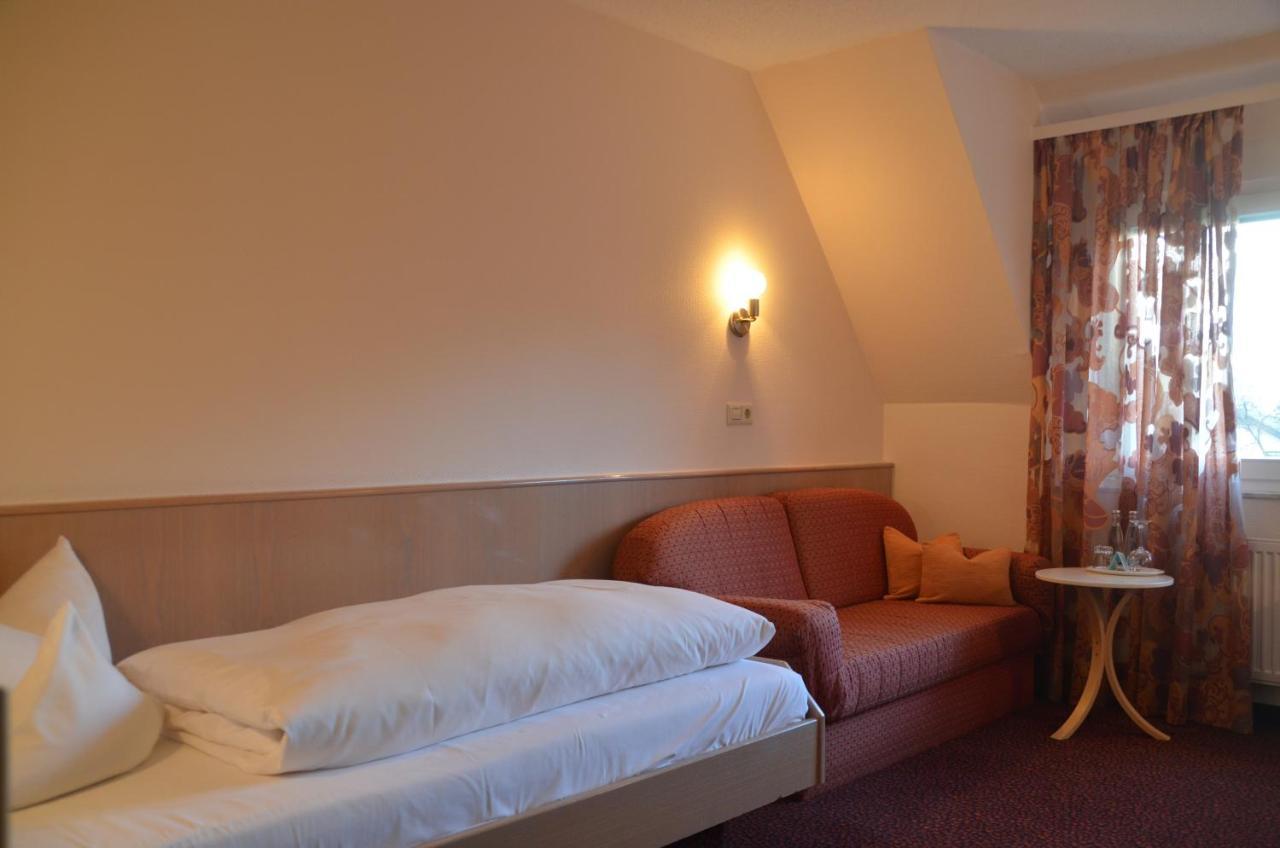 Castell Hotel & Restaurant Leinsweiler Buitenkant foto