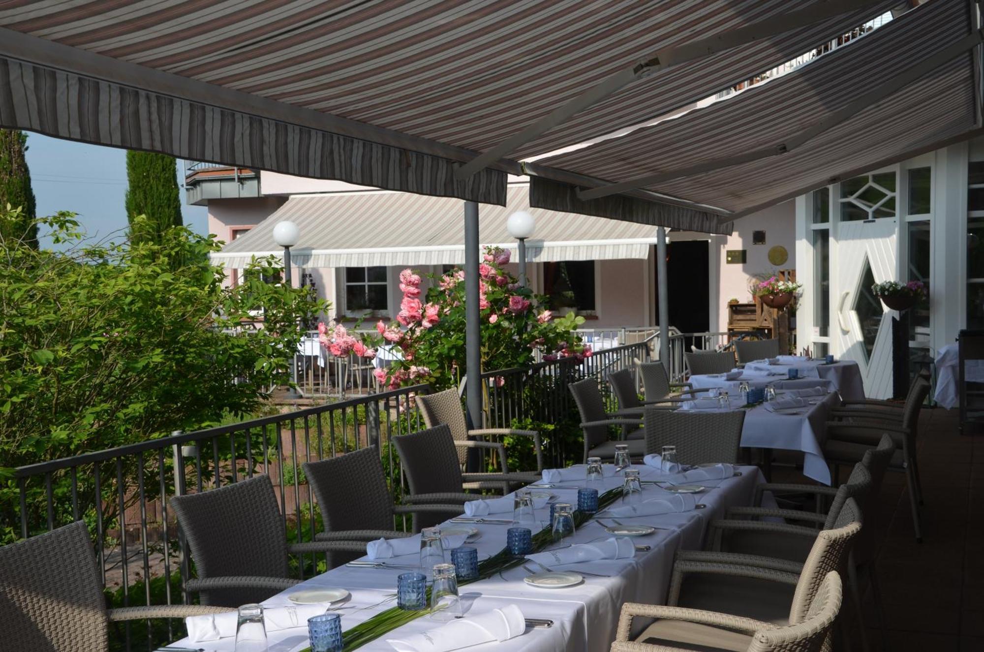 Castell Hotel & Restaurant Leinsweiler Buitenkant foto