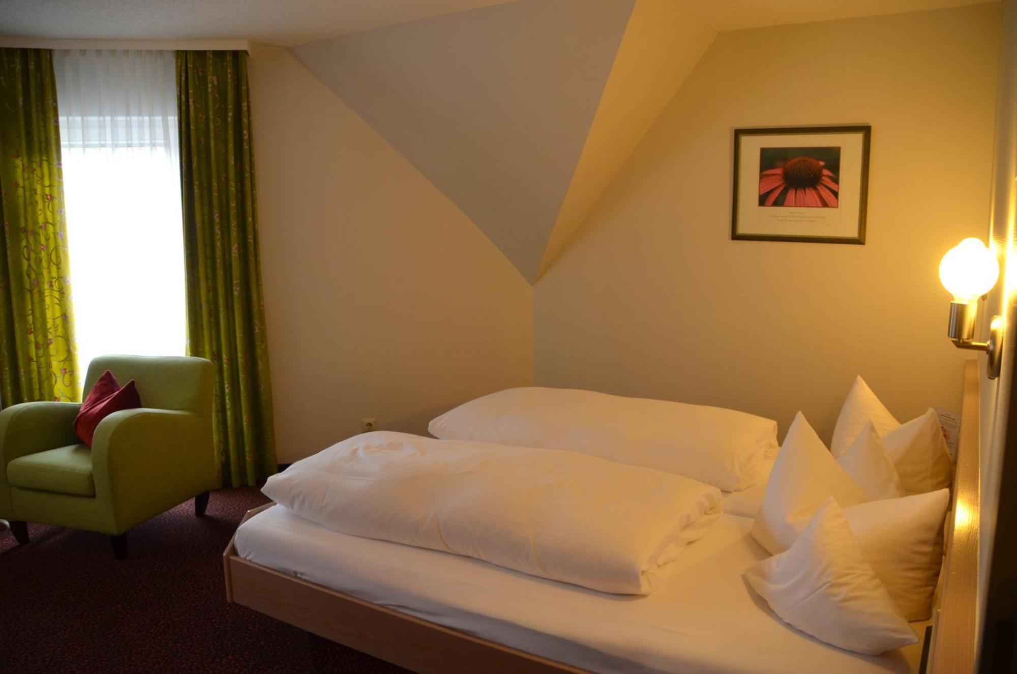 Castell Hotel & Restaurant Leinsweiler Buitenkant foto