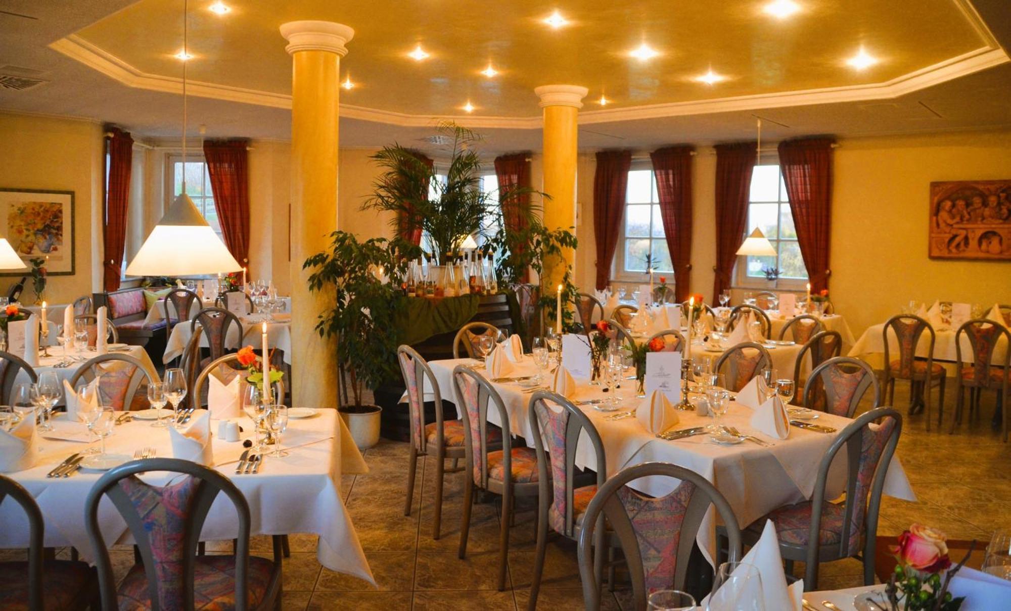 Castell Hotel & Restaurant Leinsweiler Buitenkant foto