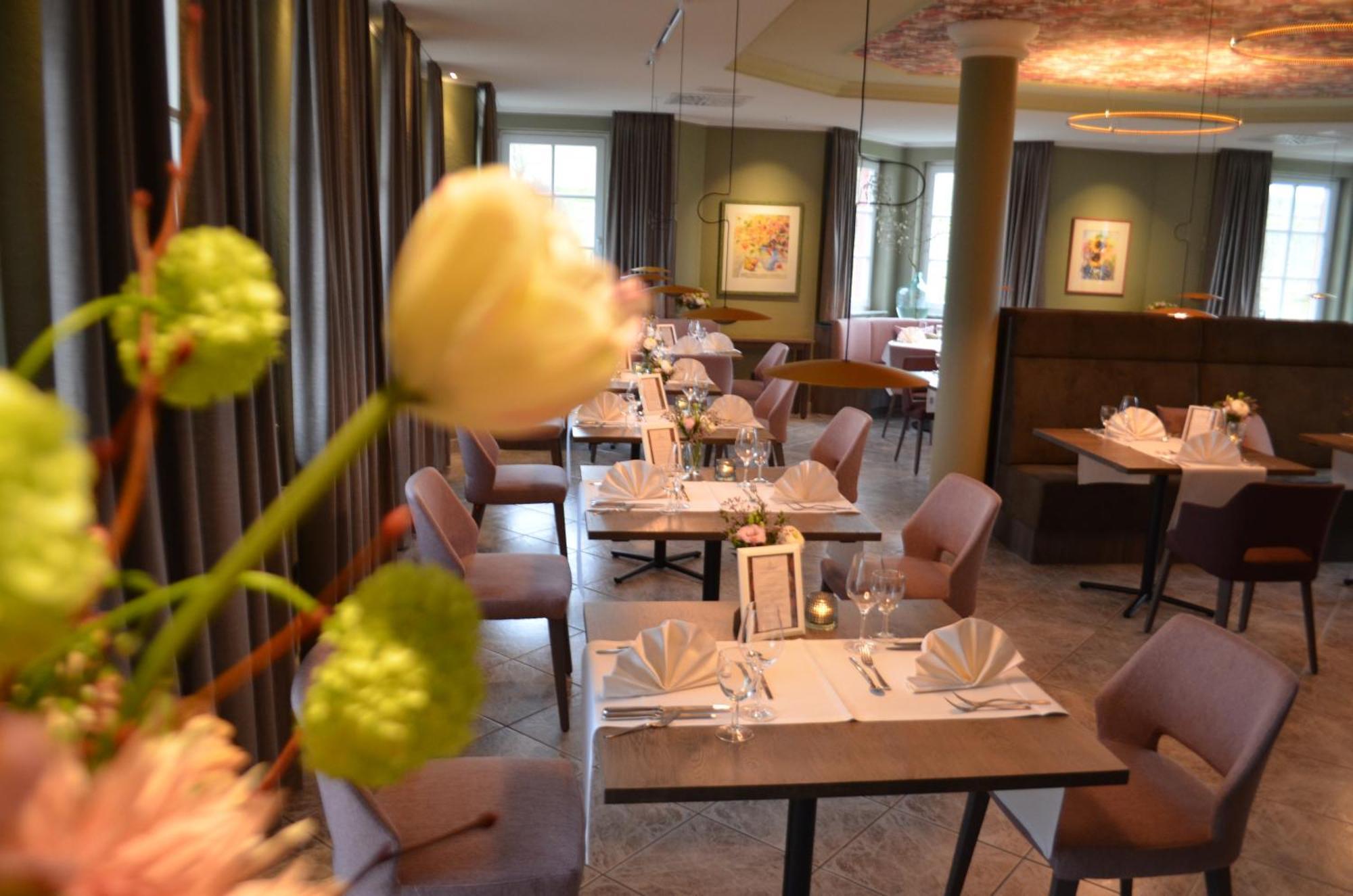 Castell Hotel & Restaurant Leinsweiler Buitenkant foto