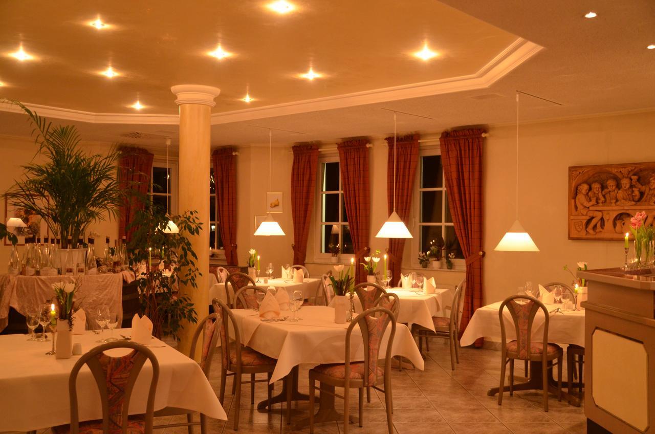Castell Hotel & Restaurant Leinsweiler Buitenkant foto