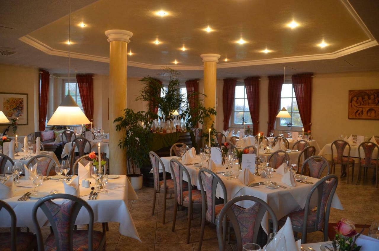 Castell Hotel & Restaurant Leinsweiler Buitenkant foto